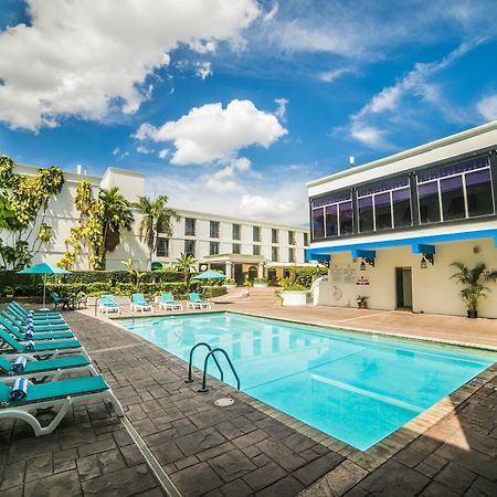 קינגסטון The Knutsford Court Hotel מראה חיצוני תמונה