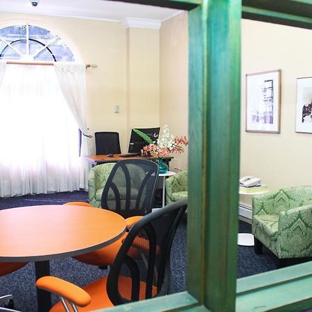 קינגסטון The Knutsford Court Hotel מראה חיצוני תמונה