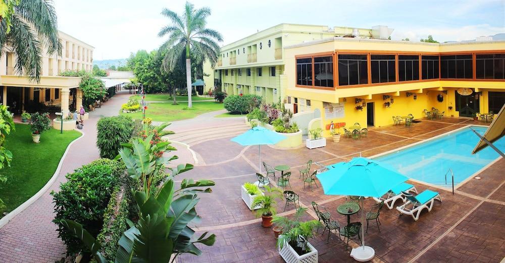 קינגסטון The Knutsford Court Hotel מראה חיצוני תמונה