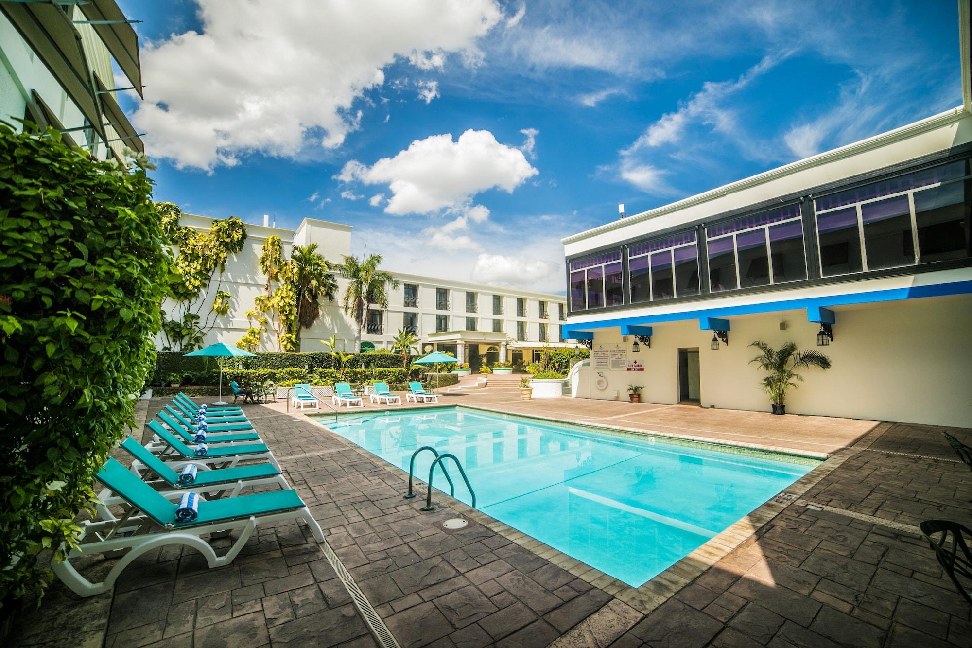 קינגסטון The Knutsford Court Hotel מראה חיצוני תמונה