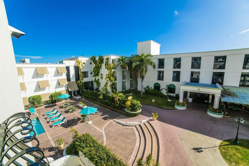 קינגסטון The Knutsford Court Hotel מראה חיצוני תמונה