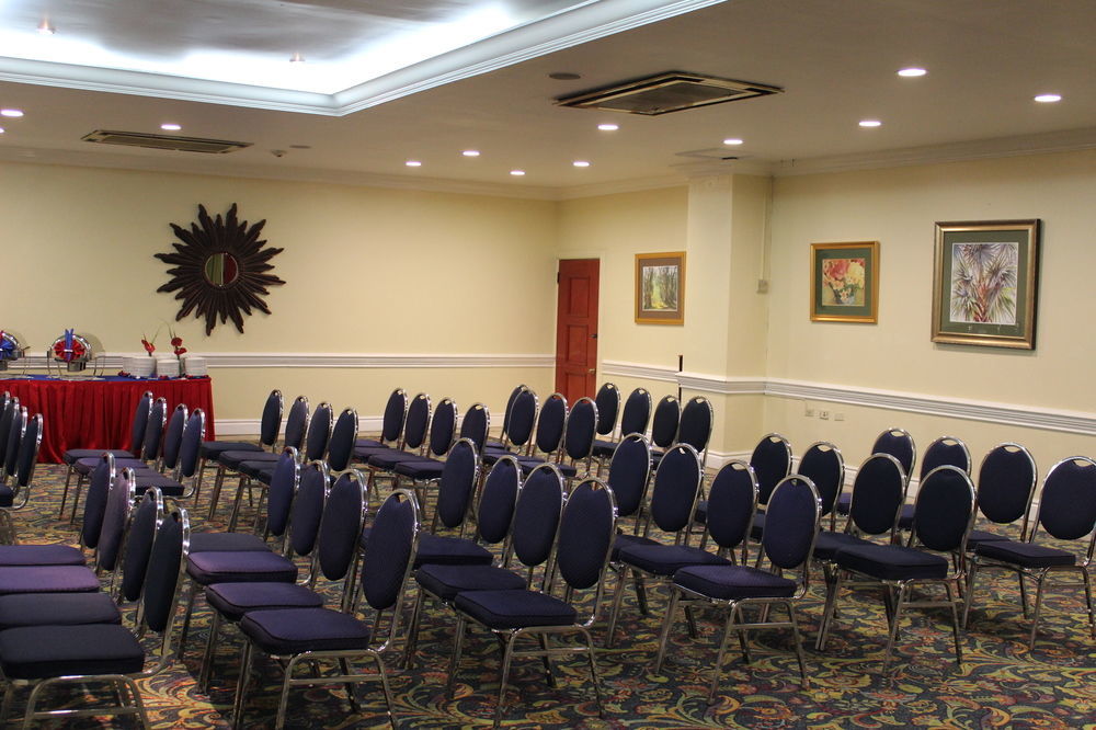 קינגסטון The Knutsford Court Hotel מראה חיצוני תמונה