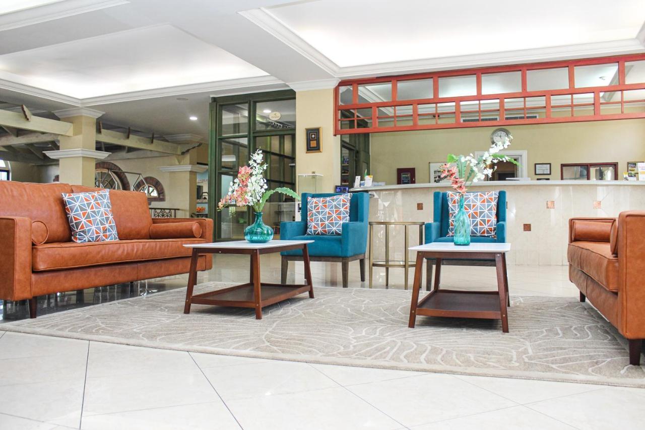 קינגסטון The Knutsford Court Hotel מראה חיצוני תמונה