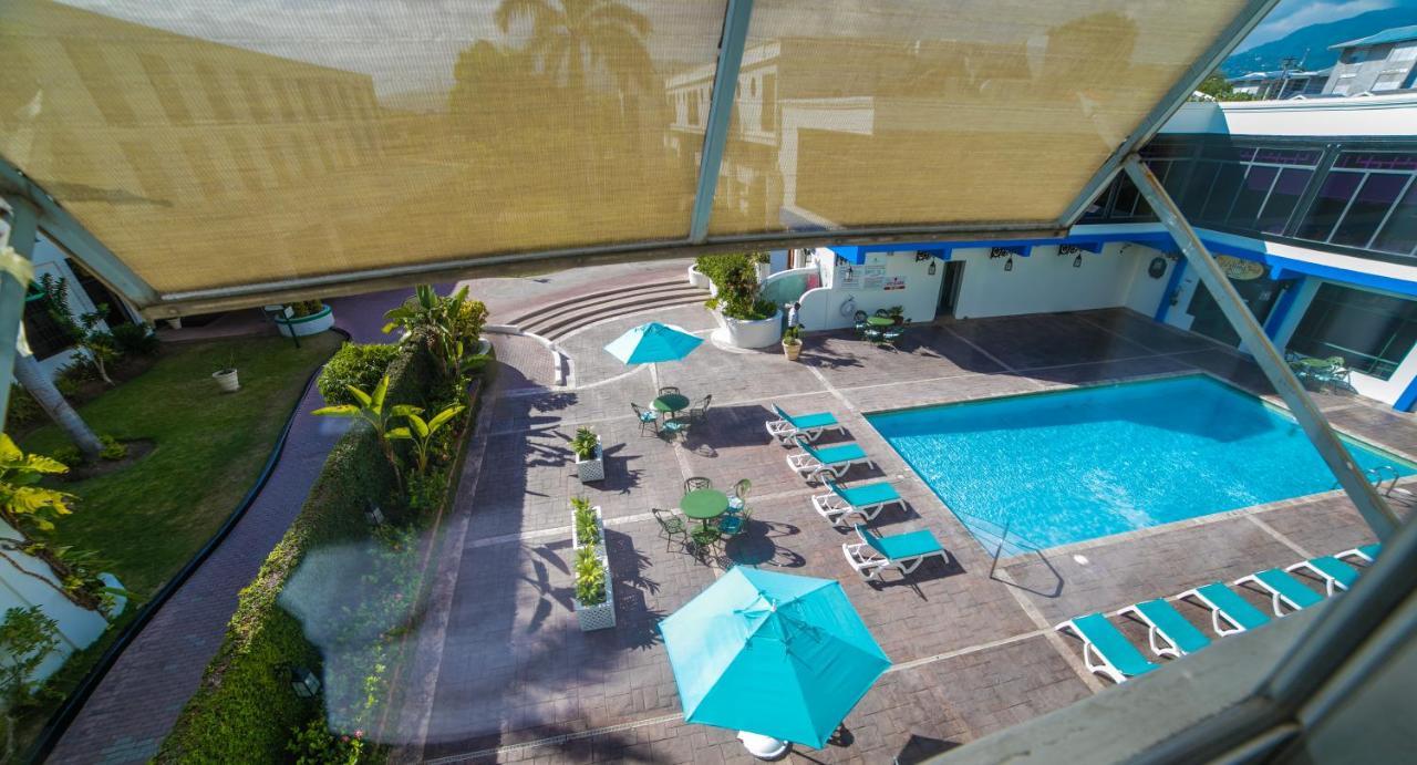 קינגסטון The Knutsford Court Hotel מראה חיצוני תמונה